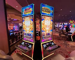 Filipino player browsing 7game apk slot games on Android mobile phone