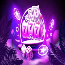 Filipino player browsing 7game apk sports betting on mobile phone